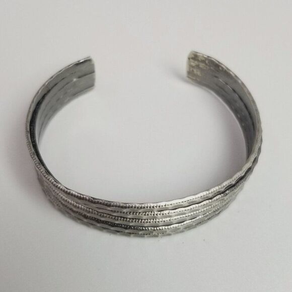 Vintage Silver Tone Layered Cuff Bangle Bracelet, Textured Design, Estate - Picture 3 of 7
